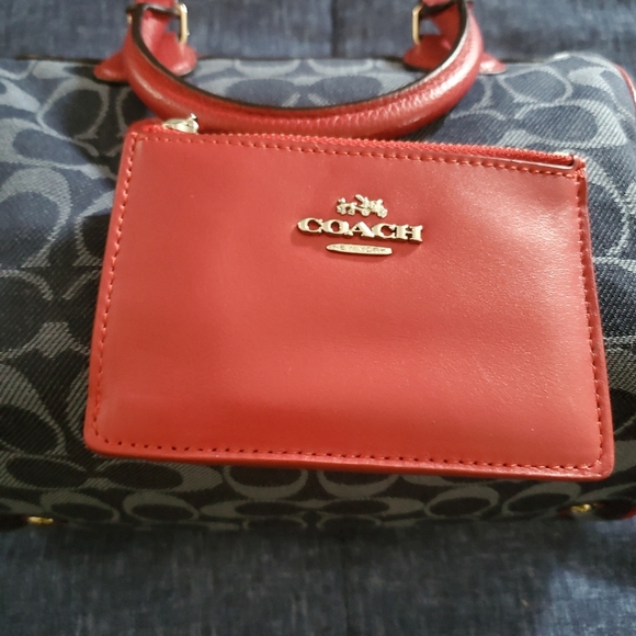 Preloved Coach Bennet Purse w/wallet & Coach Rebecca 9.5 shoes (great condition) - Picture 16 of 16